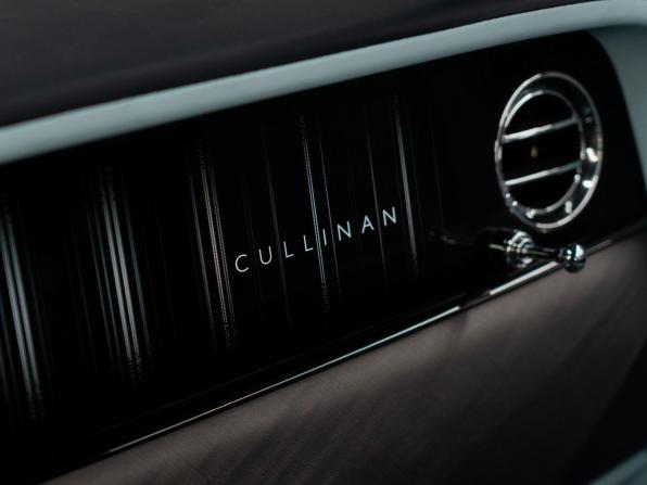 Rolls-Royce Cullinan I Рестайлинг с пробегом 2024 года, цена 57 292 000 рублей, 1876 км, внедорожник, Автокод Объявления