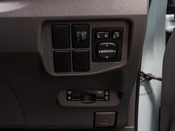 Toyota Prius III (XW30) с пробегом 2011 года, цена 1 365 000 рублей, 175556 км, лифтбек, Автокод Объявления