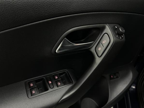 Volkswagen Polo V Рестайлинг с пробегом 2017 года, цена 1 050 000 рублей, 127000 км, седан, Автокод Объявления