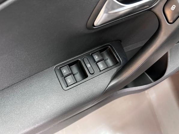 Volkswagen Polo V Рестайлинг с пробегом 2016 года, цена 1 240 000 рублей, 157180 км, седан, Автокод Объявления