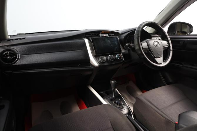 Toyota Corolla XI (E160 E170) Рестайлинг 2 с пробегом 2018 года, цена 1 599 000 рублей, 116000 км, универсал, Автокод Объявления