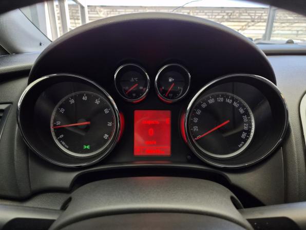Opel Astra J Рестайлинг с пробегом 2012 года, цена 580 000 рублей, 268000 км, хэтчбек, Автокод Объявления