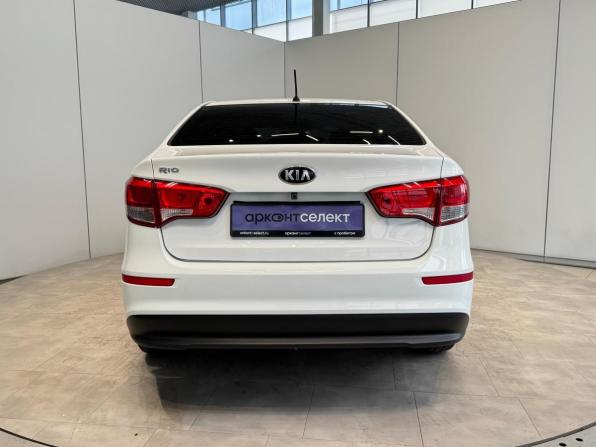 Kia Rio III Рестайлинг с пробегом 2015 года, цена 1 090 000 рублей, 168077 км, седан, Автокод Объявления