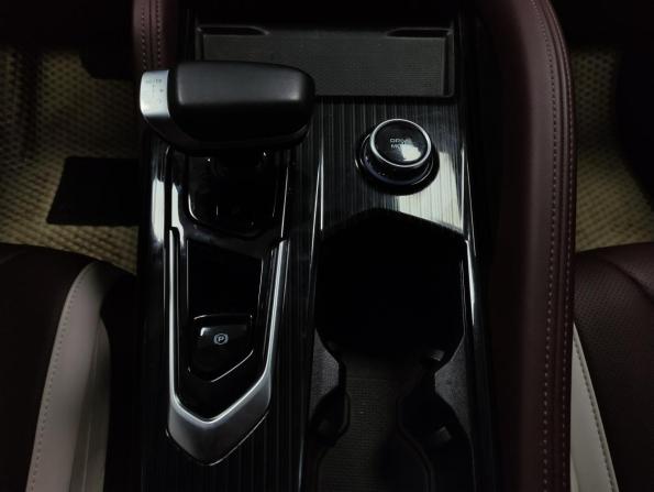 Geely Monjaro I с пробегом 2023 года, цена 3 320 000 рублей, 27894 км, внедорожник, Автокод Объявления