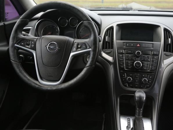 Opel Astra J Рестайлинг с пробегом 2013 года, цена 468 000 рублей, 221500 км, седан, Автокод Объявления