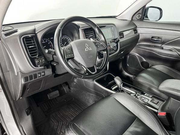 Mitsubishi Outlander III Рестайлинг 3 с пробегом 2019 года, цена 2 091 000 рублей, 127000 км, внедорожник, Автокод Объявления