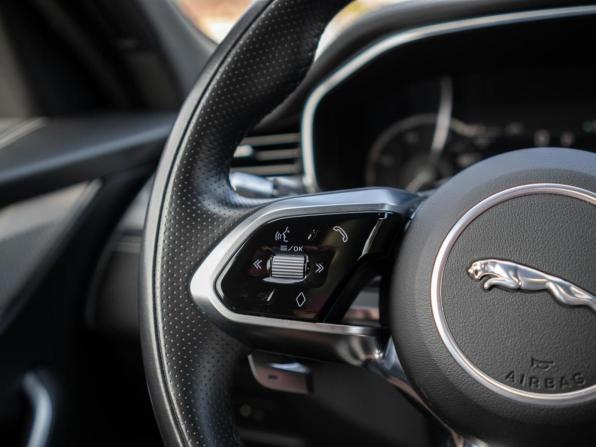 Jaguar F-Pace I Рестайлинг с пробегом 2022 года, цена 4 699 000 рублей, 83217 км, внедорожник, Автокод Объявления