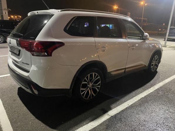 Mitsubishi Outlander III Рестайлинг 2 с пробегом 2015 года, цена 1 295 000 рублей, 275000 км, внедорожник, Автокод Объявления