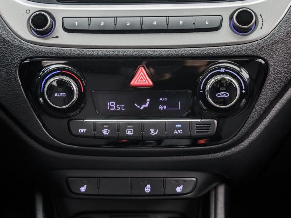 Hyundai Solaris II с пробегом 2017 года, цена 958 000 рублей, 203505 км, седан, Автокод Объявления
