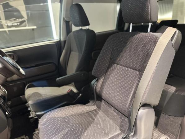 Toyota Spade с пробегом 2013 года, цена 890 000 рублей, 134262 км, компактвэн, Автокод Объявления