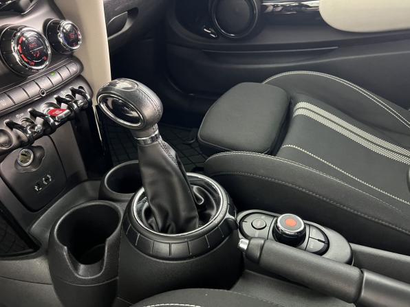 Mini Hatch III (F55/F56) с пробегом 2016 года, цена 1 820 000 рублей, 123650 км, хэтчбек, Автокод Объявления