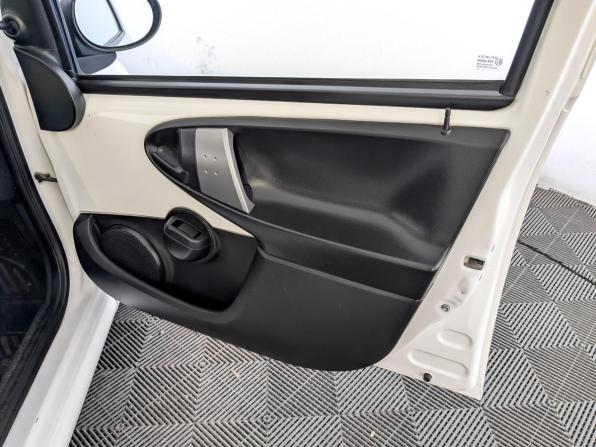 Peugeot 107 I Рестайлинг 2 с пробегом 2013 года, цена 650 000 рублей, 82869 км, хэтчбек, Автокод Объявления