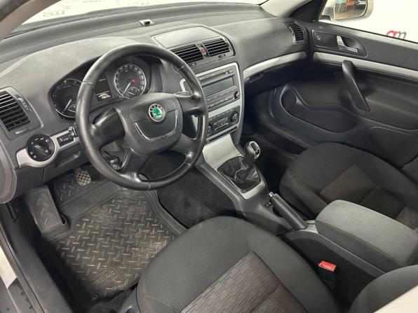 Skoda Octavia II (A5) Рестайлинг с пробегом 2012 года, цена 649 000 рублей, 296000 км, лифтбек, Автокод Объявления