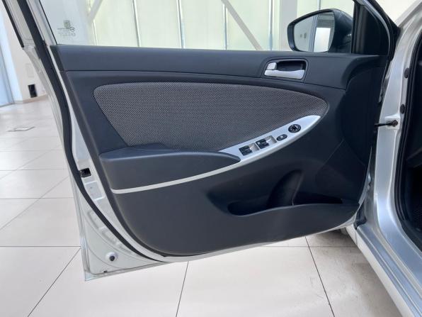 Hyundai Solaris I с пробегом 2012 года, цена 950 000 рублей, 120464 км, хэтчбек, Автокод Объявления