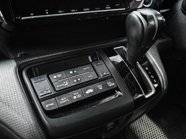 Honda Stepwgn V Рестайлинг с пробегом 2019 года, цена 2 499 000 рублей, 163972 км, минивэн, Автокод Объявления
