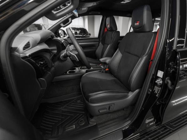Toyota Hilux VIII Рестайлинг 2 с пробегом 2026 года, цена 7 750 000 рублей, 45 км, пикап, Автокод Объявления