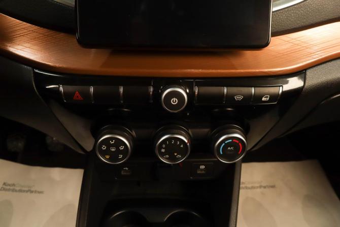 Lada (ВАЗ) Vesta I Рестайлинг (NG) с пробегом 2023 года, цена 1 369 000 рублей, 30500 км, седан, Автокод Объявления