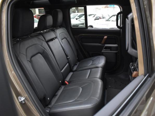Land Rover Defender II с пробегом 2022 года, цена 5 815 000 рублей, 38943 км, внедорожник, Автокод Объявления
