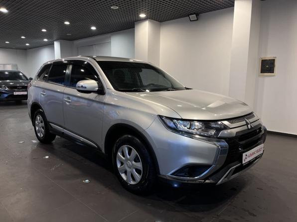 Mitsubishi Outlander III Рестайлинг 3 с пробегом 2021 года, цена 1 999 000 рублей, 114830 км, внедорожник, Автокод Объявления