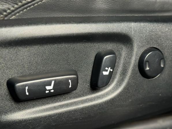 Toyota Land Cruiser Prado 150 Series Рестайлинг 1 с пробегом 2014 года, цена 2 740 000 рублей, 329006 км, внедорожник, Автокод Объявления