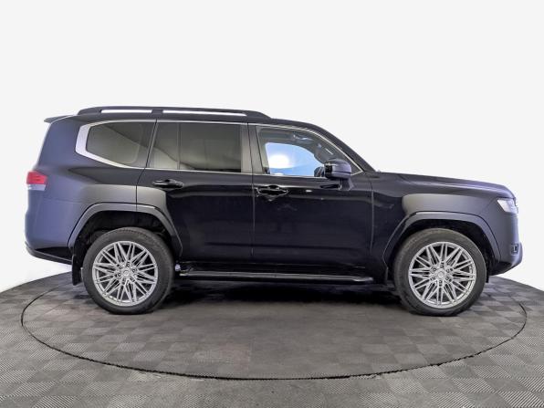 Toyota Land Cruiser 300 Series с пробегом 2022 года, цена 9 990 000 рублей, 57894 км, внедорожник, Автокод Объявления