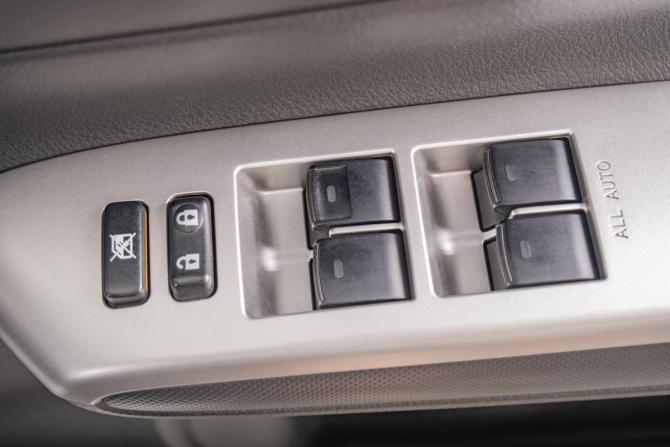 Toyota Wish II с пробегом 2010 года, цена 1 299 000 рублей, 84000 км, минивэн, Автокод Объявления