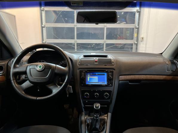 Skoda Octavia II (A5) Рестайлинг с пробегом 2011 года, цена 588 000 рублей, 284604 км, лифтбек, Автокод Объявления