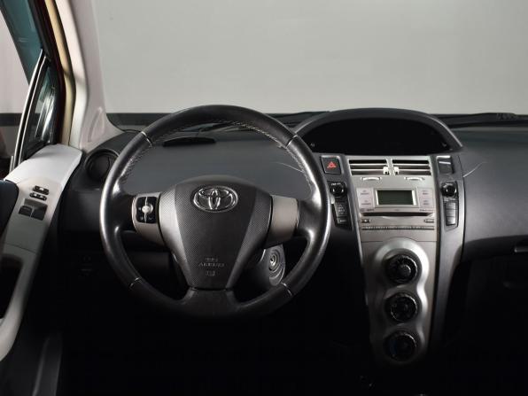 Toyota Yaris II с пробегом 2008 года, цена 484 995 рублей, 200943 км, хэтчбек, Автокод Объявления