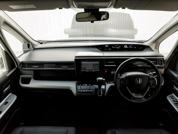 Honda Stepwgn V Рестайлинг с пробегом 2019 года, цена 2 190 000 рублей, 125795 км, минивэн, Автокод Объявления