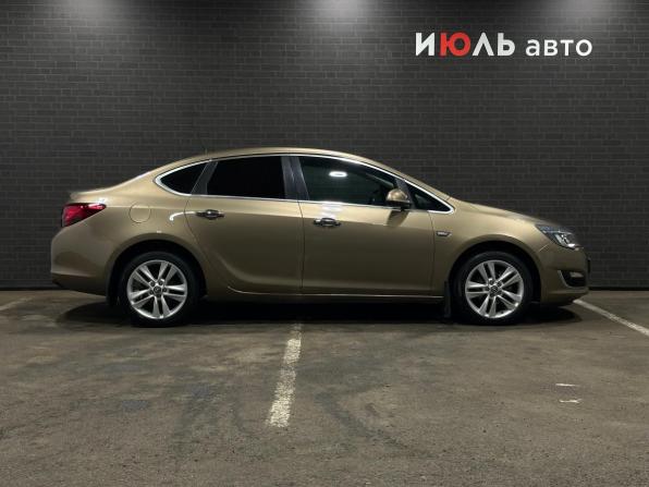 Opel Astra J Рестайлинг с пробегом 2012 года, цена 720 000 рублей, 303118 км, седан, Автокод Объявления