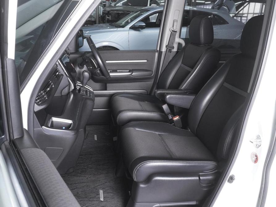 Honda Stepwgn V Рестайлинг Ростов-на-Дону  - изображение 8