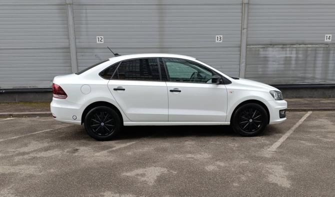 Volkswagen Polo V Рестайлинг с пробегом 2018 года, цена 889 000 рублей, 122720 км, седан, Автокод Объявления