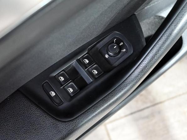 Volkswagen Passat B8 с пробегом 2017 года, цена 1 745 000 рублей, 198761 км, седан, Автокод Объявления