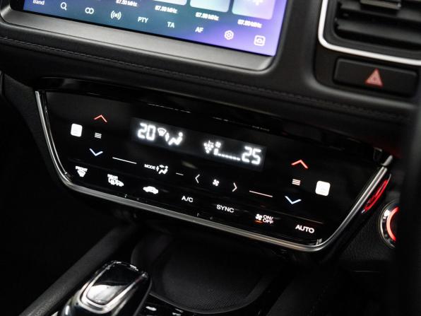 Honda Vezel I Рестайлинг с пробегом 2018 года, цена 1 849 500 рублей, 94217 км, внедорожник, Автокод Объявления