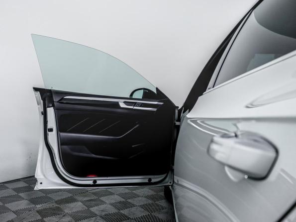 Volkswagen Passat CC II Рестайлинг с пробегом 2022 года, цена 3 490 000 рублей, 59850 км, лифтбек, Автокод Объявления