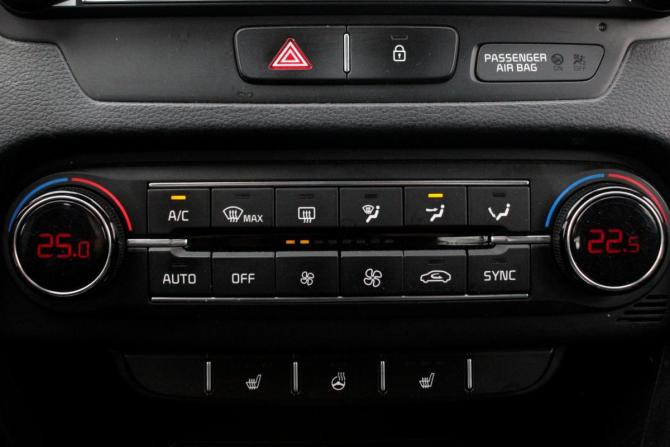 Kia Ceed III с пробегом 2019 года, цена 1 640 000 рублей, 141892 км, универсал, Автокод Объявления
