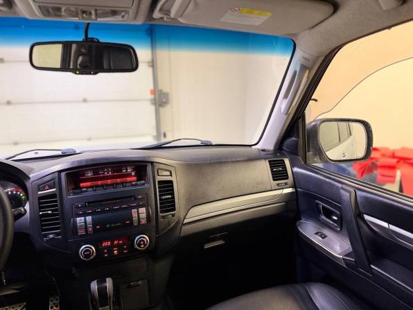 Mitsubishi Pajero IV Рестайлинг 1 с пробегом 2011 года, цена 1 600 000 рублей, 301938 км, внедорожник, Автокод Объявления
