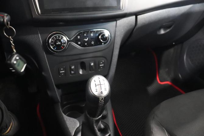 Renault Sandero II с пробегом 2015 года, цена 721 000 рублей, 203308 км, хэтчбек, Автокод Объявления