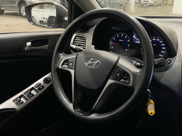 Hyundai Solaris I Рестайлинг с пробегом 2015 года, цена 890 000 рублей, 178380 км, хэтчбек, Автокод Объявления