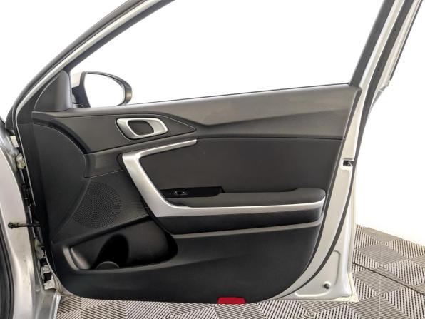 Kia Ceed III с пробегом 2020 года, цена 2 100 000 рублей, 66193 км, хэтчбек, Автокод Объявления