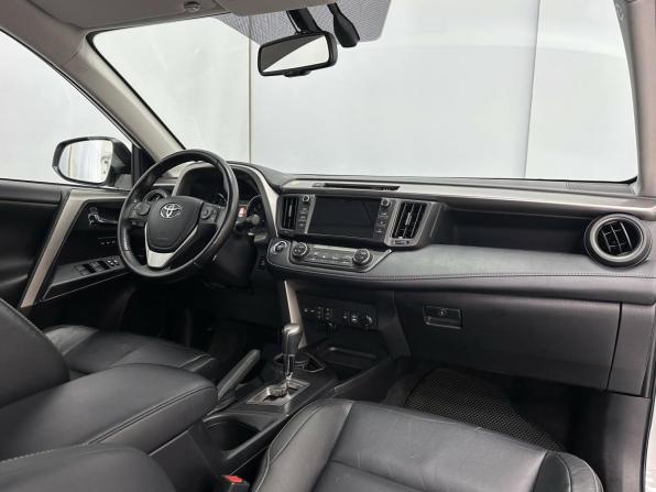Toyota RAV4 IV (XA40) Рестайлинг с пробегом 2018 года, цена 2 644 990 рублей, 95418 км, внедорожник, Автокод Объявления