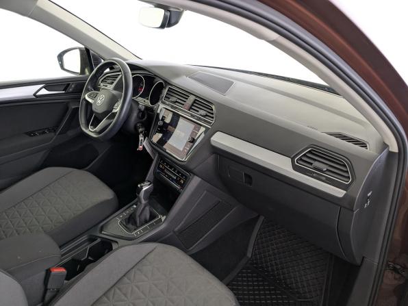 Volkswagen Tiguan II Рестайлинг с пробегом 2021 года, цена 2 550 000 рублей, 77757 км, внедорожник, Автокод Объявления