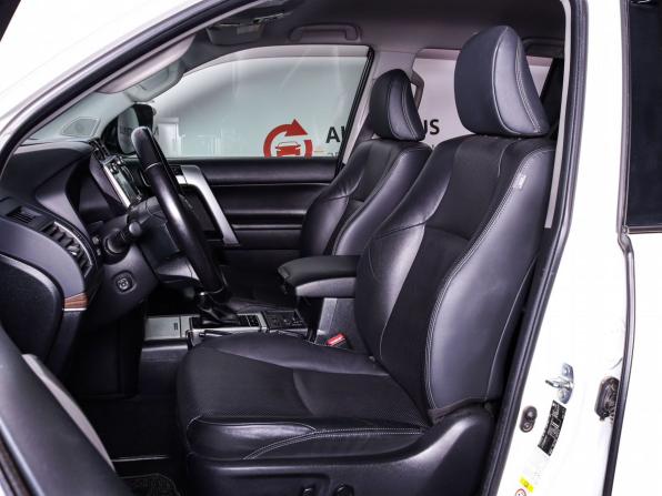 Toyota Land Cruiser Prado 150 Series Рестайлинг 2 с пробегом 2017 года, цена 4 240 000 рублей, 205855 км, внедорожник, Автокод Объявления