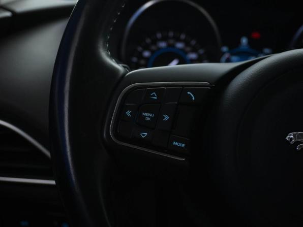 Jaguar F-Pace I с пробегом 2017 года, цена 2 557 051 рубль, 121487 км, внедорожник, Автокод Объявления