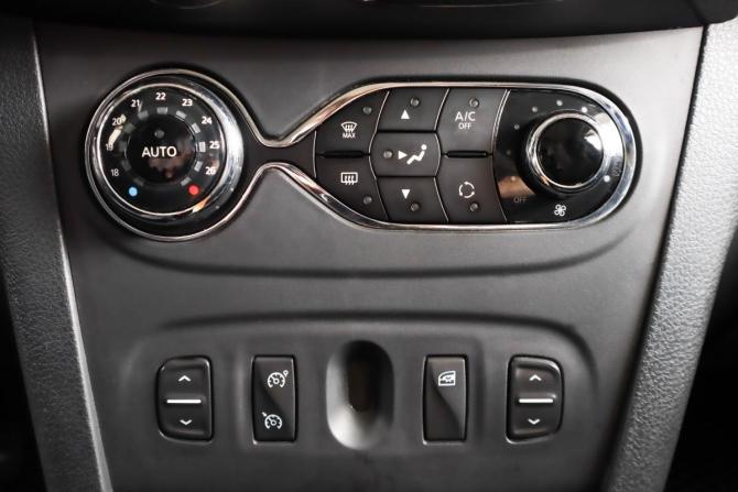 Renault Sandero II с пробегом 2016 года, цена 699 000 рублей, 242900 км, хэтчбек, Автокод Объявления
