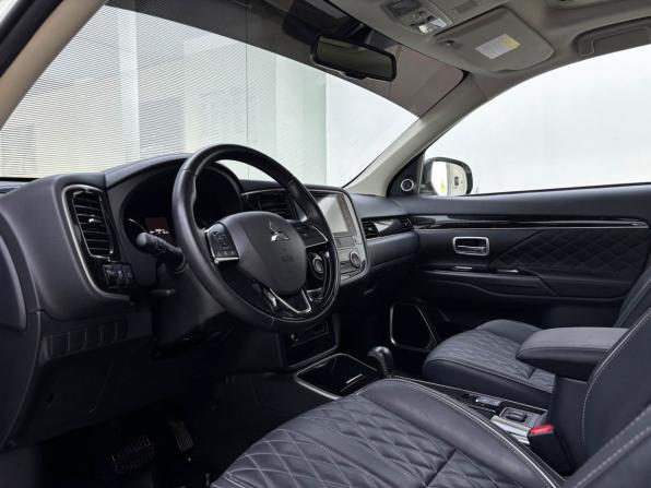 Mitsubishi Outlander III Рестайлинг 3 с пробегом 2022 года, цена 2 800 000 рублей, 41703 км, внедорожник, Автокод Объявления