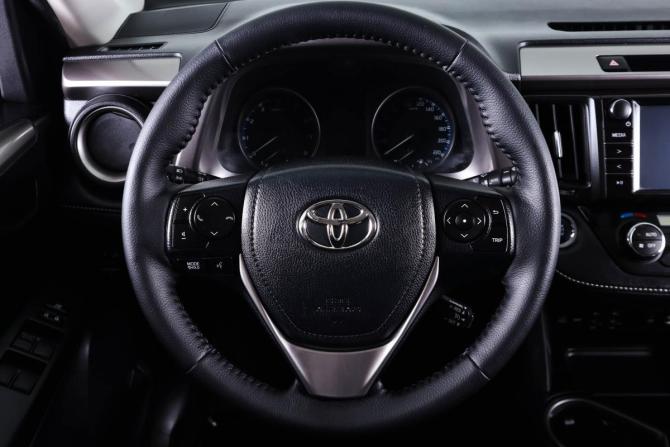 Toyota RAV4 IV (XA40) Рестайлинг с пробегом 2019 года, цена 2 959 000 рублей, 86000 км, внедорожник, Автокод Объявления