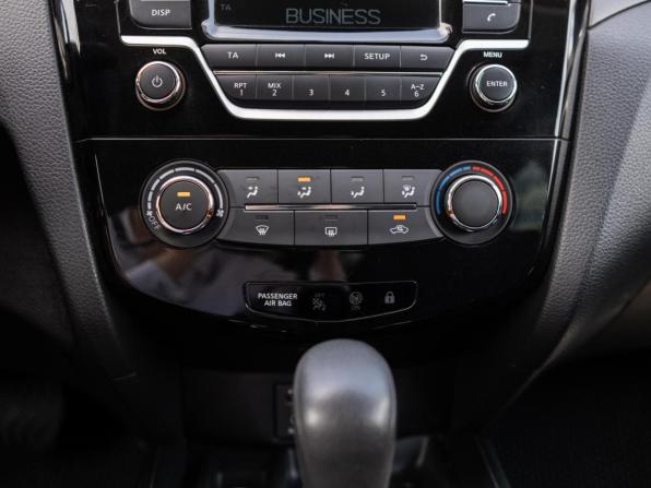 Nissan Qashqai II с пробегом 2017 года, цена 1 299 000 рублей, 179257 км, внедорожник, Автокод Объявления