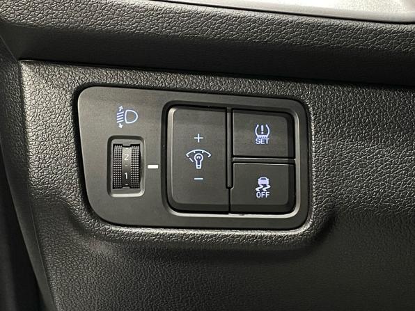 Hyundai Solaris II с пробегом 2017 года, цена 1 180 000 рублей, 120708 км, седан, Автокод Объявления