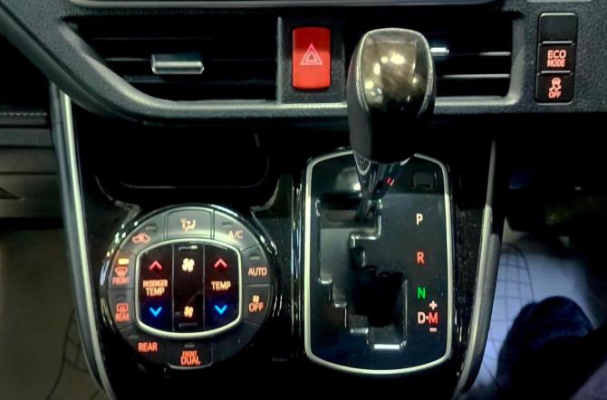 Toyota Esquire I с пробегом 2015 года, цена 1 999 000 рублей, 142500 км, минивэн, Автокод Объявления